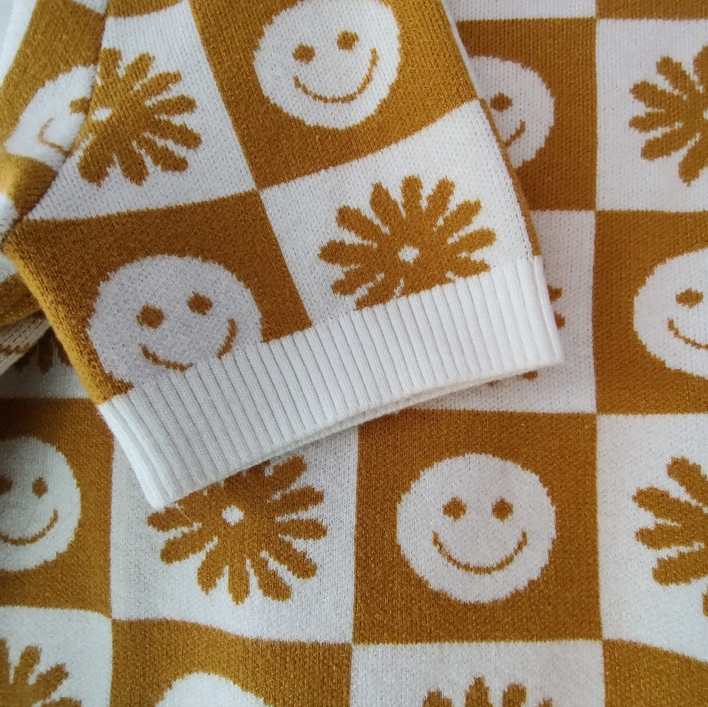Forever 21 smiley sweater. New. Size large. - Picture 5 of 13
